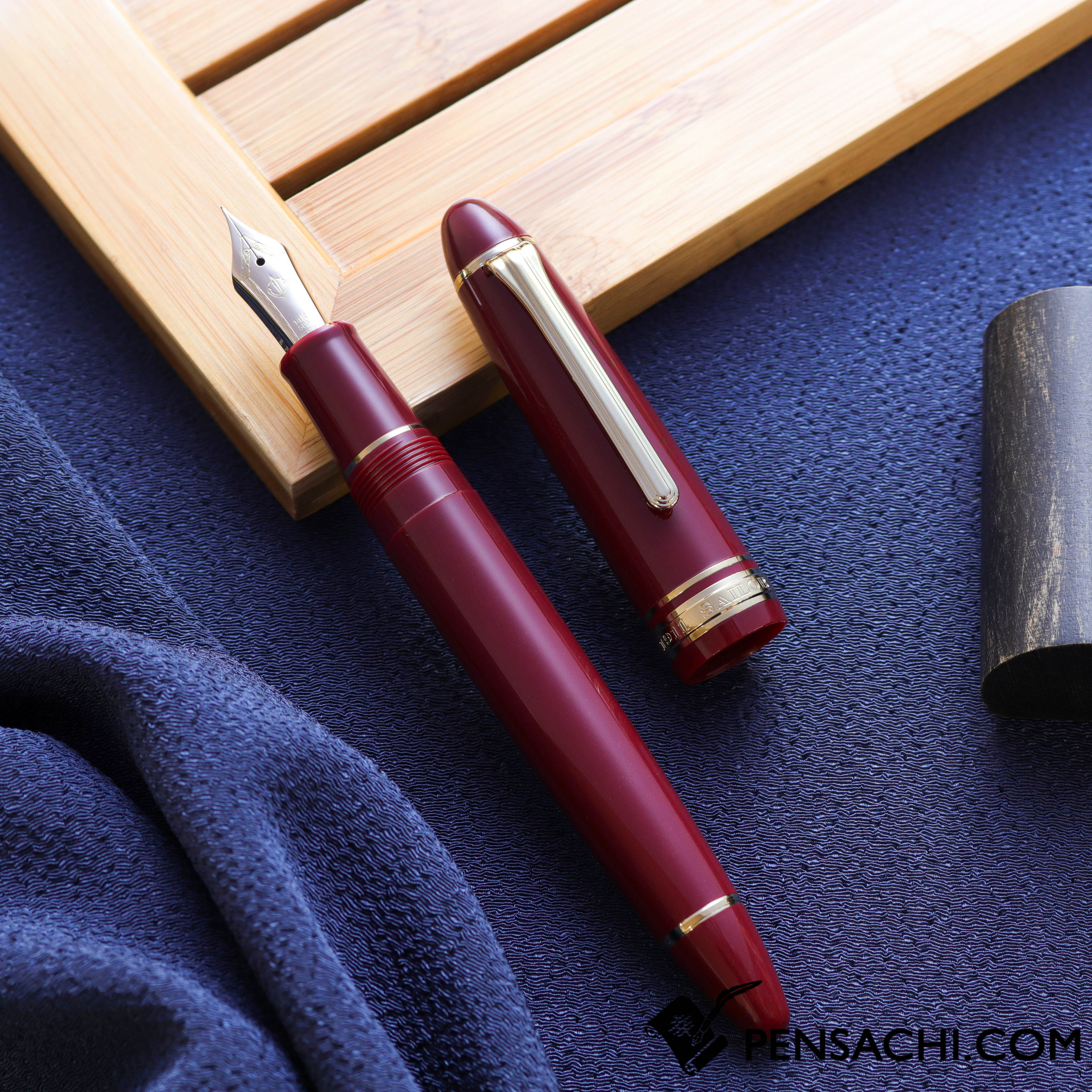 SAILOR 1911 Large (Full size) 14 Gold Trim Fountain Pen - Red