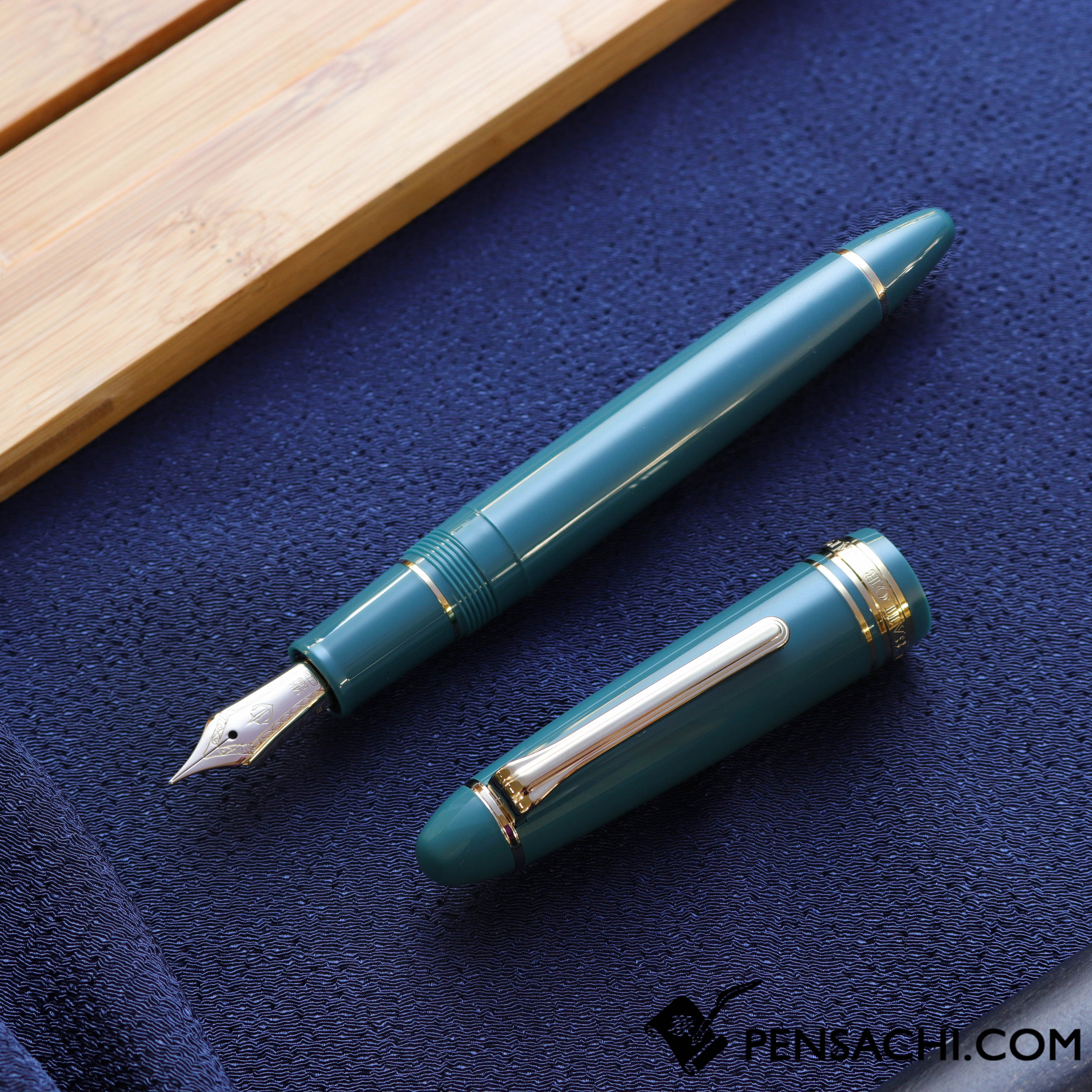 SAILOR 1911 Large (Full size) 14 Gold Trim Fountain Pen - Green