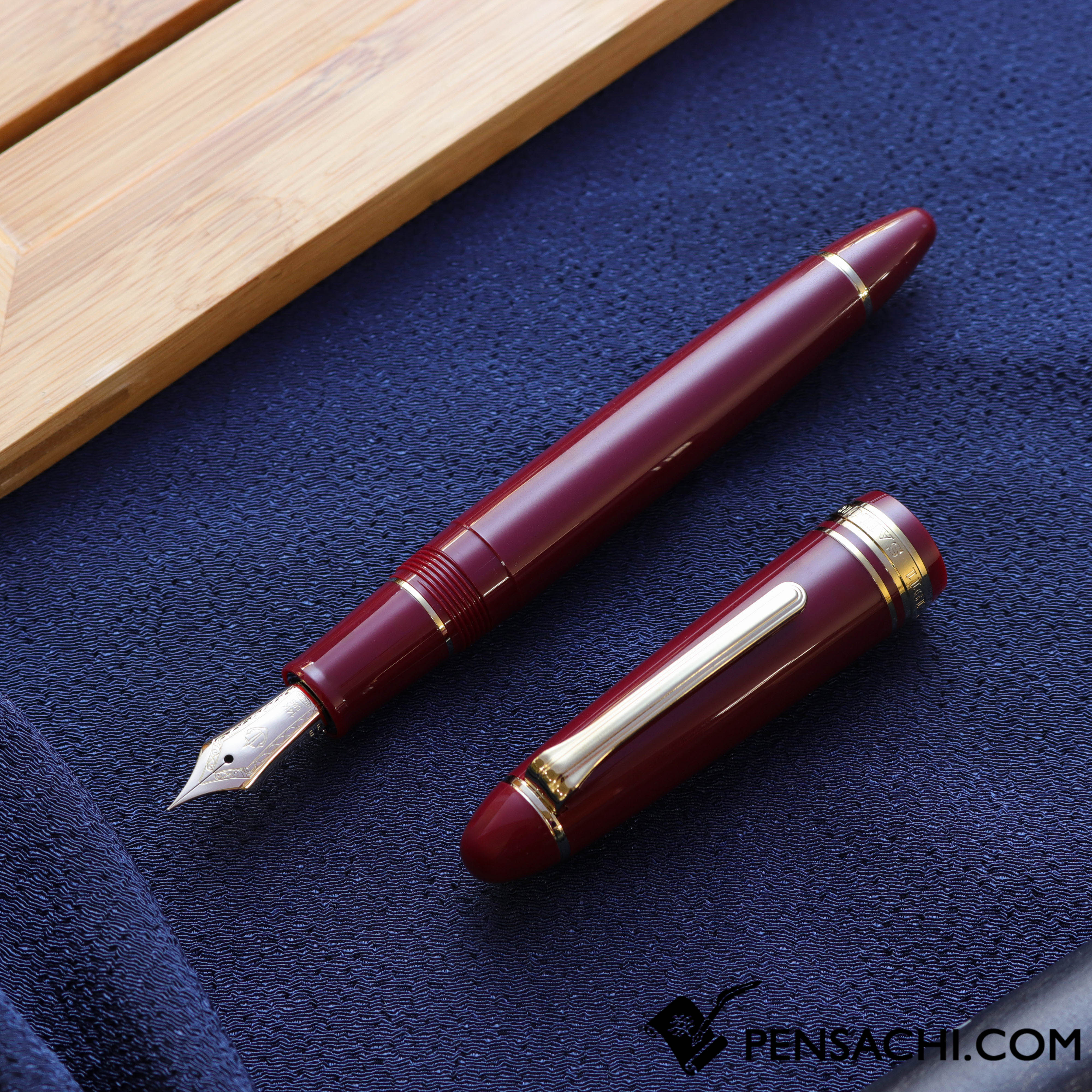 SAILOR 1911 Large (Full size) 14 Gold Trim Fountain Pen - Red