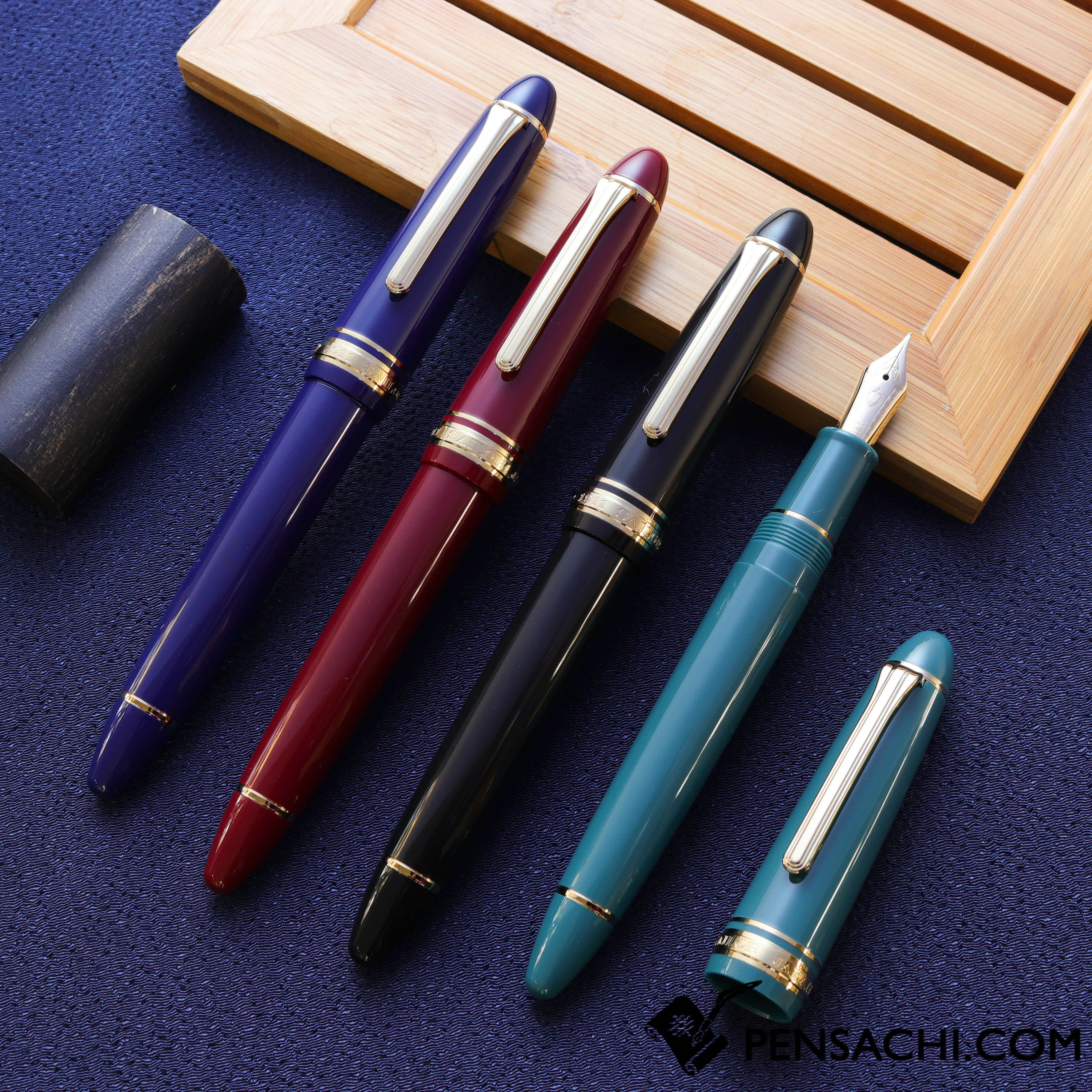 SAILOR 1911 Large (Full size) 14 Gold Trim Fountain Pen - Red
