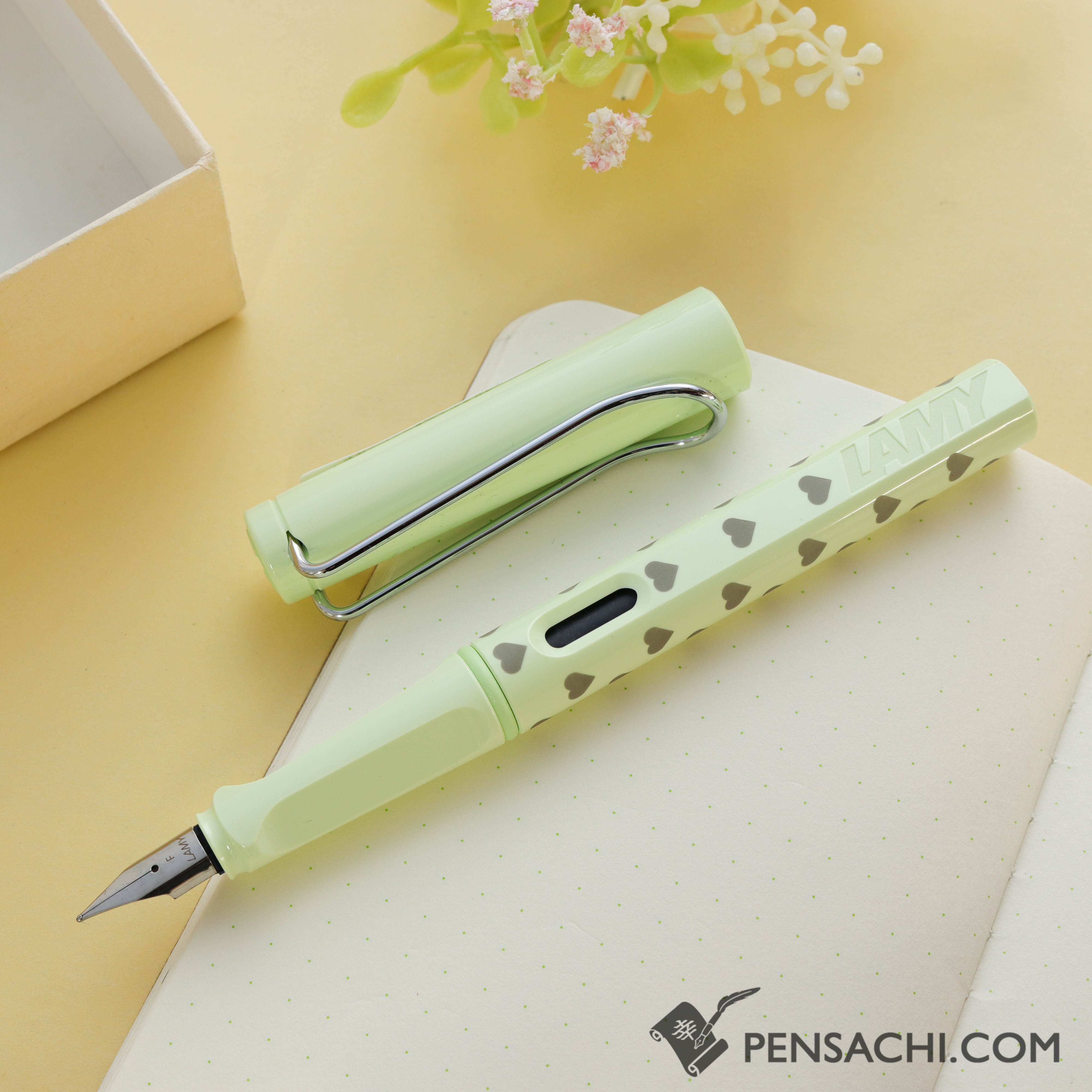 LAMY Safari Special Edition Fountain Pen - Hearts Green | PenSachi LAMY Safari Special Edition Fountain Pen - Hearts Green | PenSachi