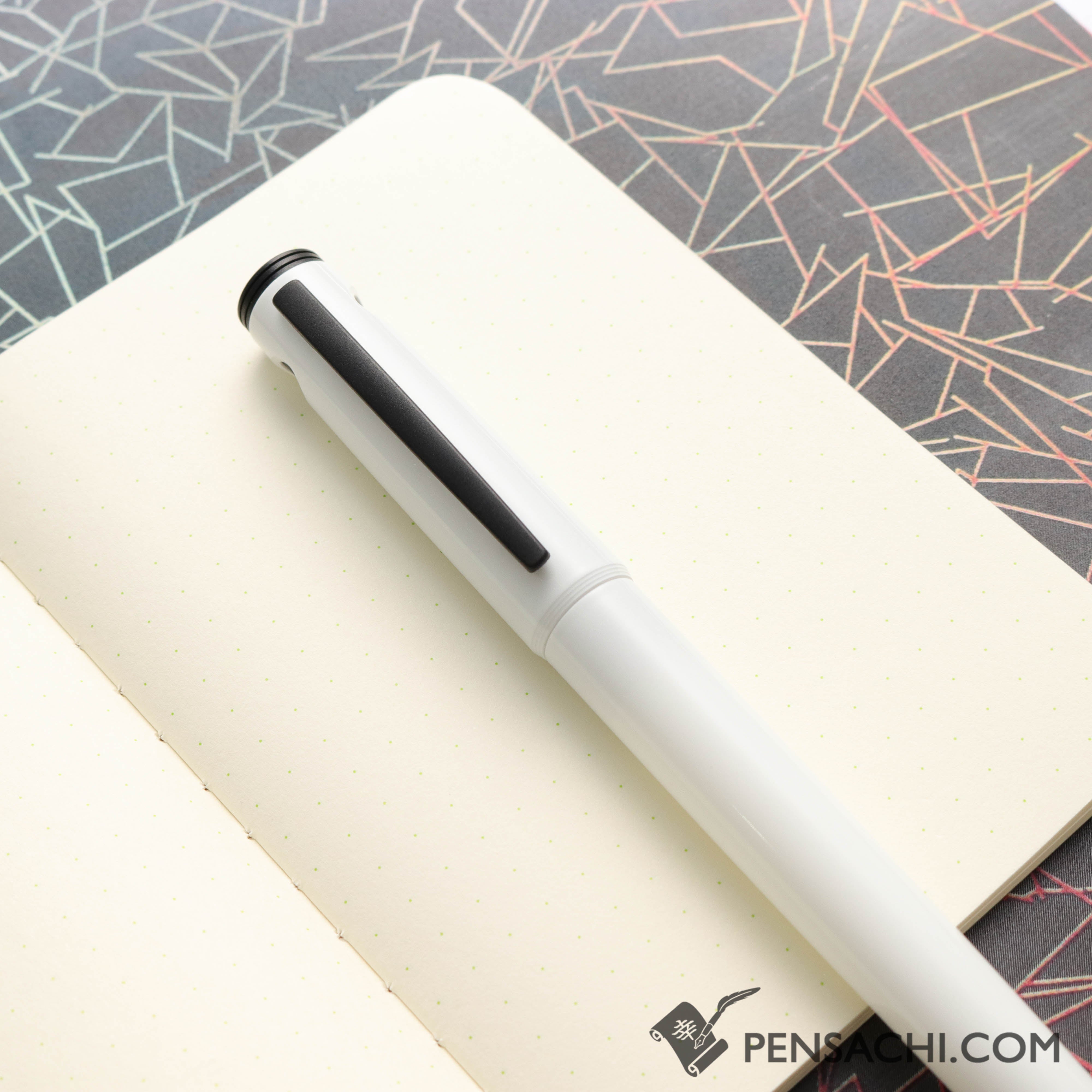 PILOT Lightive Fountain Pen - Active White | PenSachi - Japan