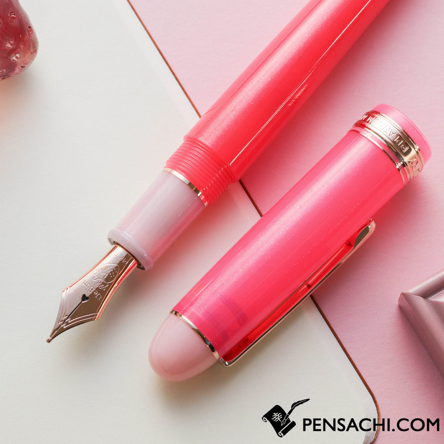 プラチナ万年筆CENTURY strawberry kingdam F細字ピンク PLATINUM #3776 Century Limited Edition Fountain Pen - Strawberry
