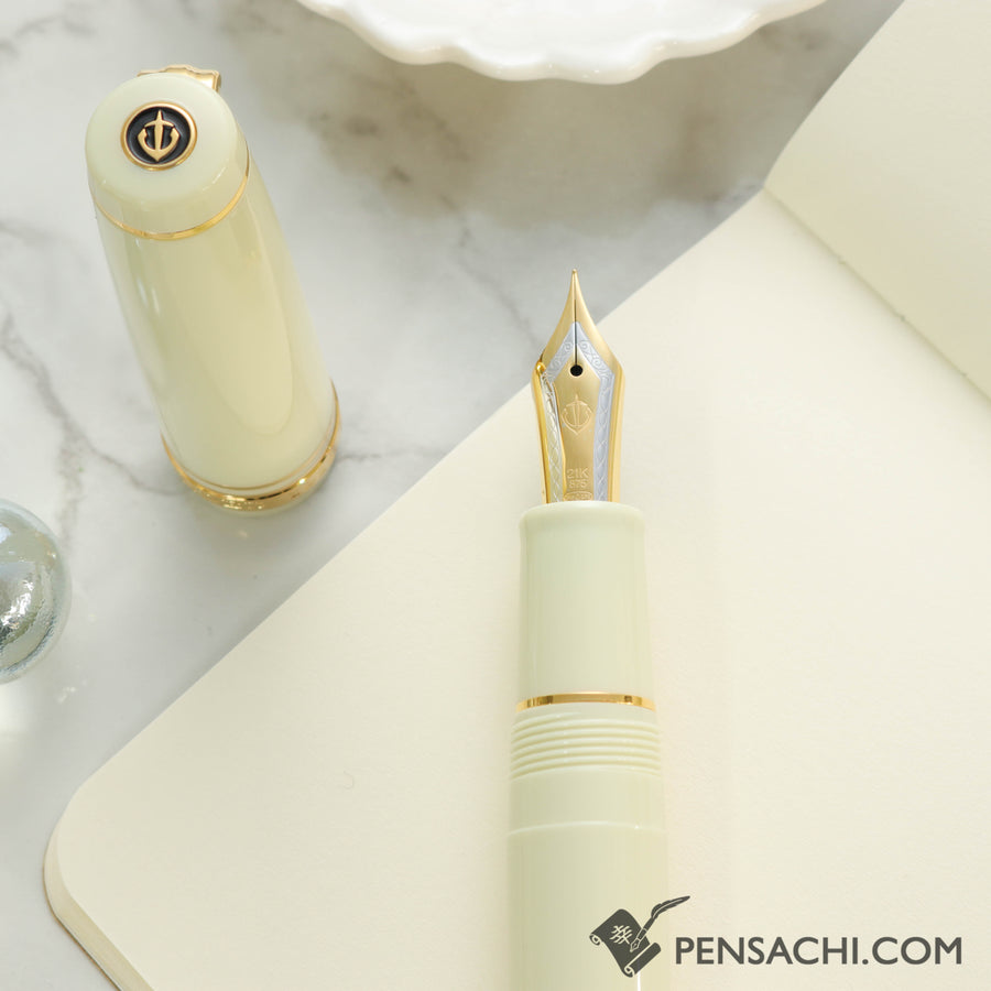 SAILOR Limited Edition Pro Gear Classic Fountain Pen - Daisy White - PenSachi Japanese Limited Fountain Pen