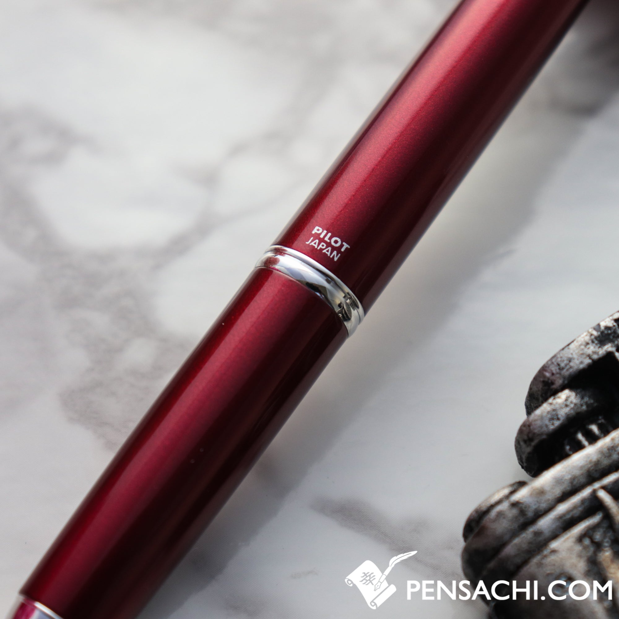 PILOT Capless décimo Fニブ PILOT Vanishing Point Capless Decimo Fountain Pen - Red | PenSachi