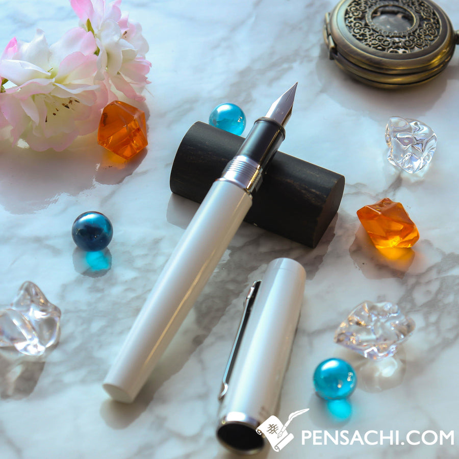 PLATINUM Procyon Fountain Pen - Porcelain White - PenSachi Japanese Limited Fountain Pen