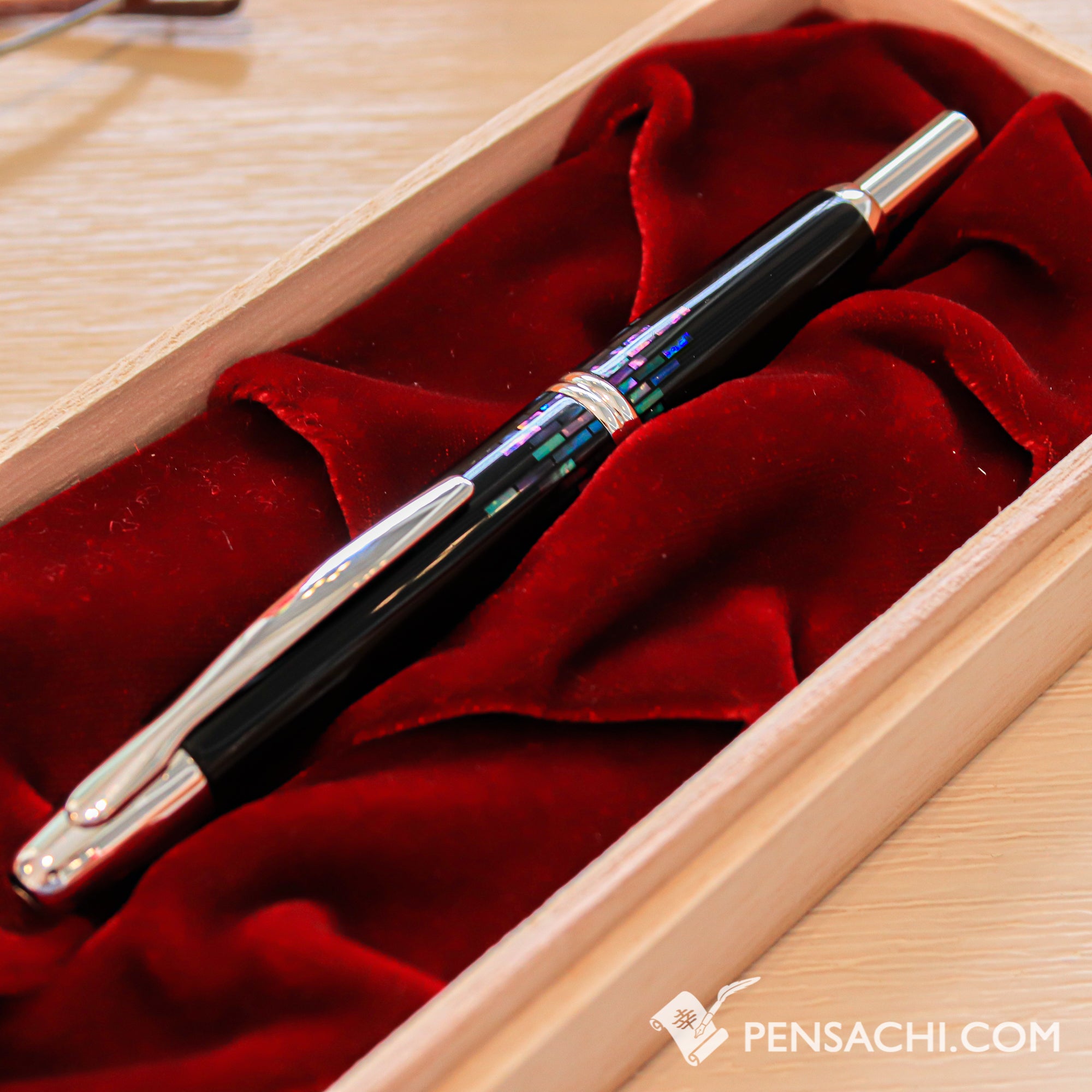 PILOT Vanishing Point Capless Raden Fountain Pen - Stripe