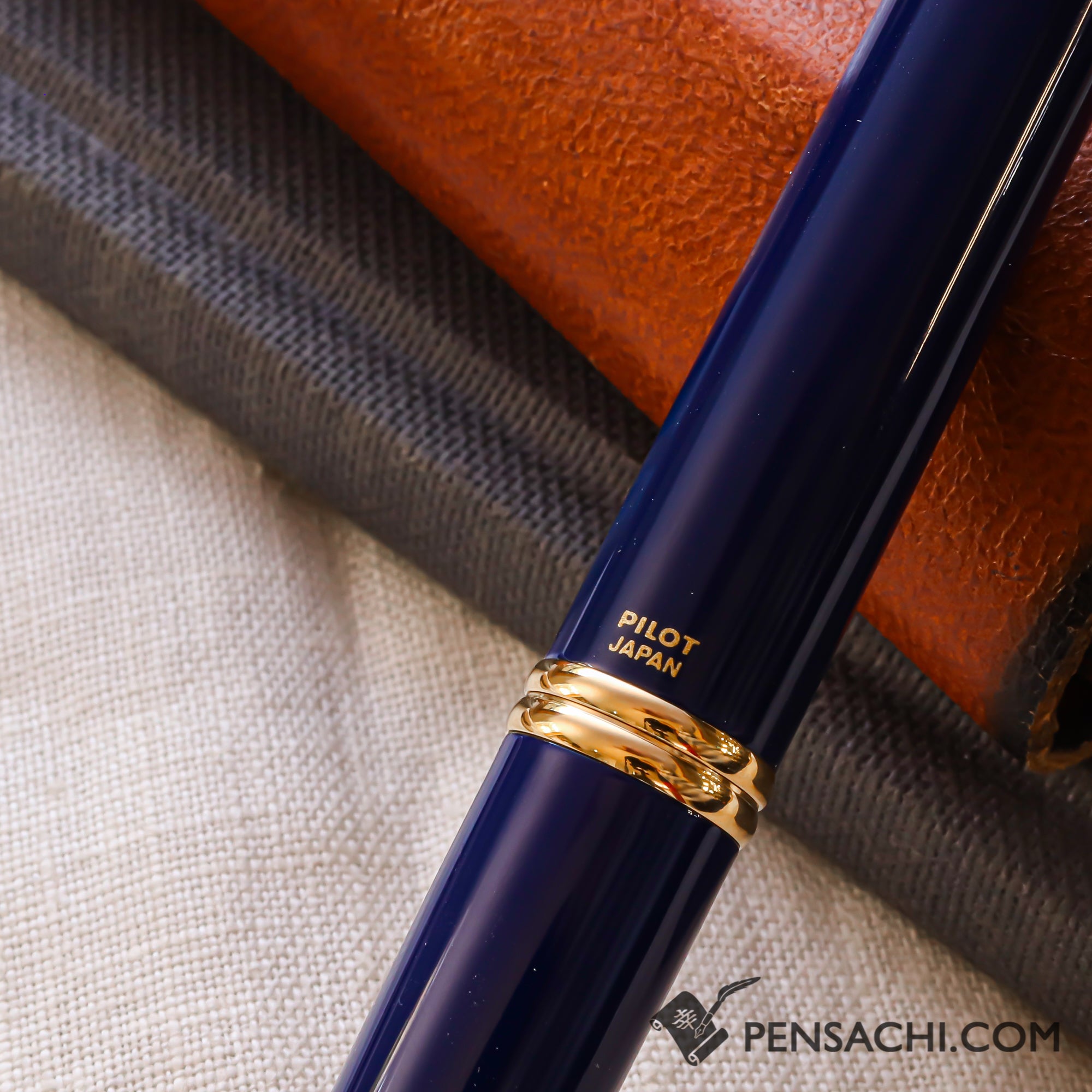 PILOT Vanishing Point Capless Gold Fountain Pen - Dark Blue