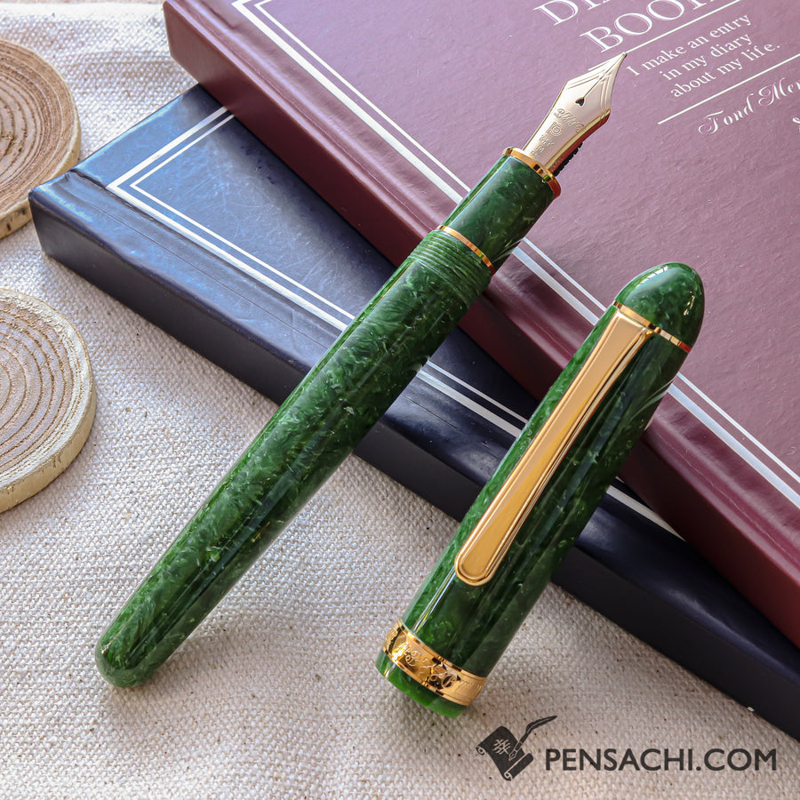 PLATINUM #3776 Century Celluloid Fountain Pen - Emerald - PenSachi Japanese Limited Fountain Pen