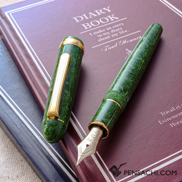 PLATINUM #3776 Century Celluloid Fountain Pen - Emerald - PenSachi Japanese Limited Fountain Pen