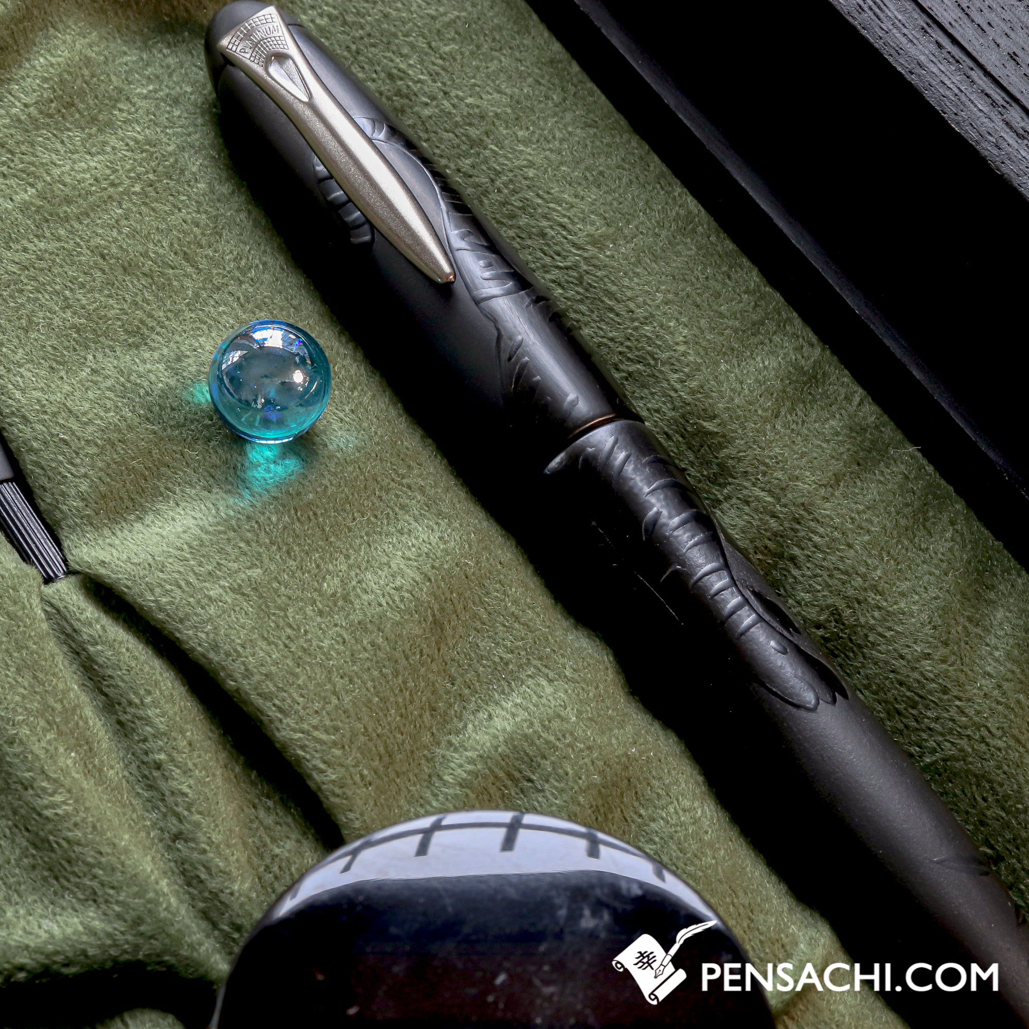 PLATINUM Izumo Shikkoku Fountain Pen - Tiger in Bamboo Forest