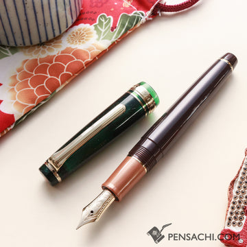 SAILOR Limited Edition Pro Gear Slim Fountain Pen - Christmas Pudding - PenSachi Japanese Limited Fountain Pen