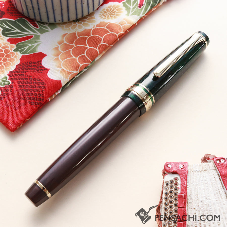 SAILOR Limited Edition Pro Gear Slim Fountain Pen - Christmas Pudding - PenSachi Japanese Limited Fountain Pen