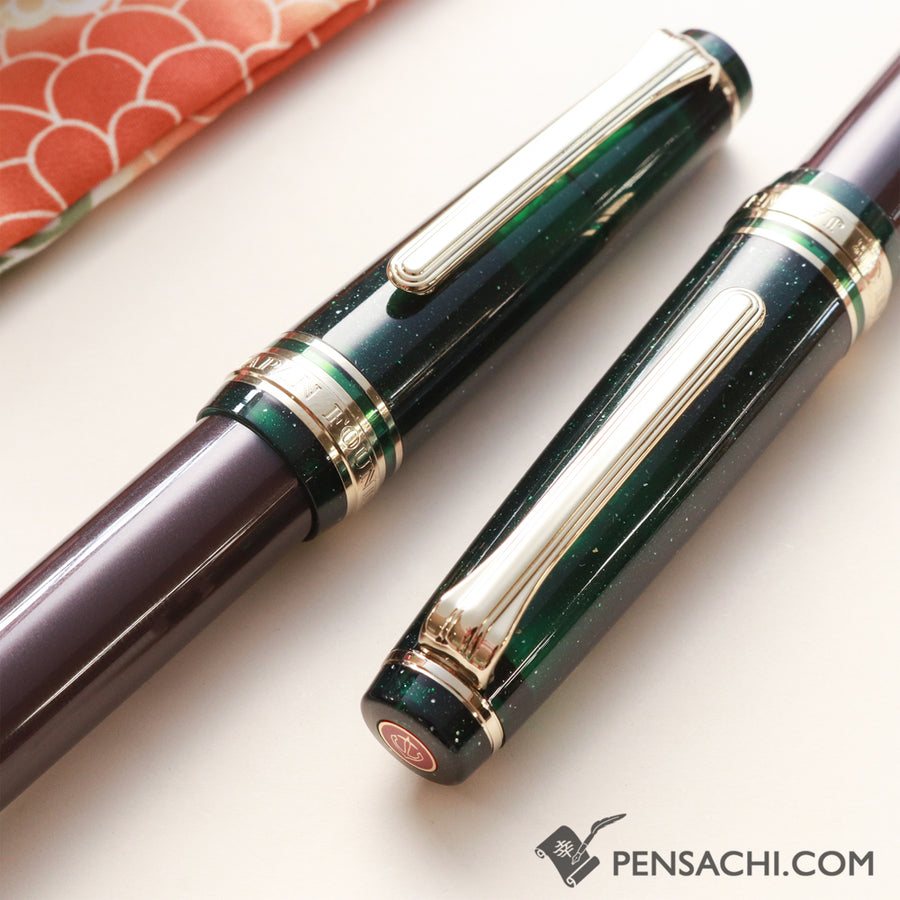 SAILOR Limited Edition Pro Gear Slim Fountain Pen - Christmas Pudding - PenSachi Japanese Limited Fountain Pen