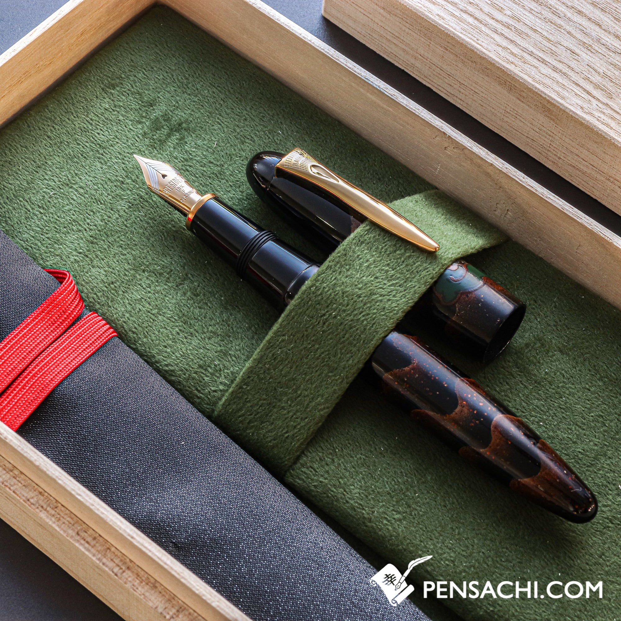 PLATINUM Izumo Yakumonuri Fountain Pen - Ginsen Yakumo | PenSachi