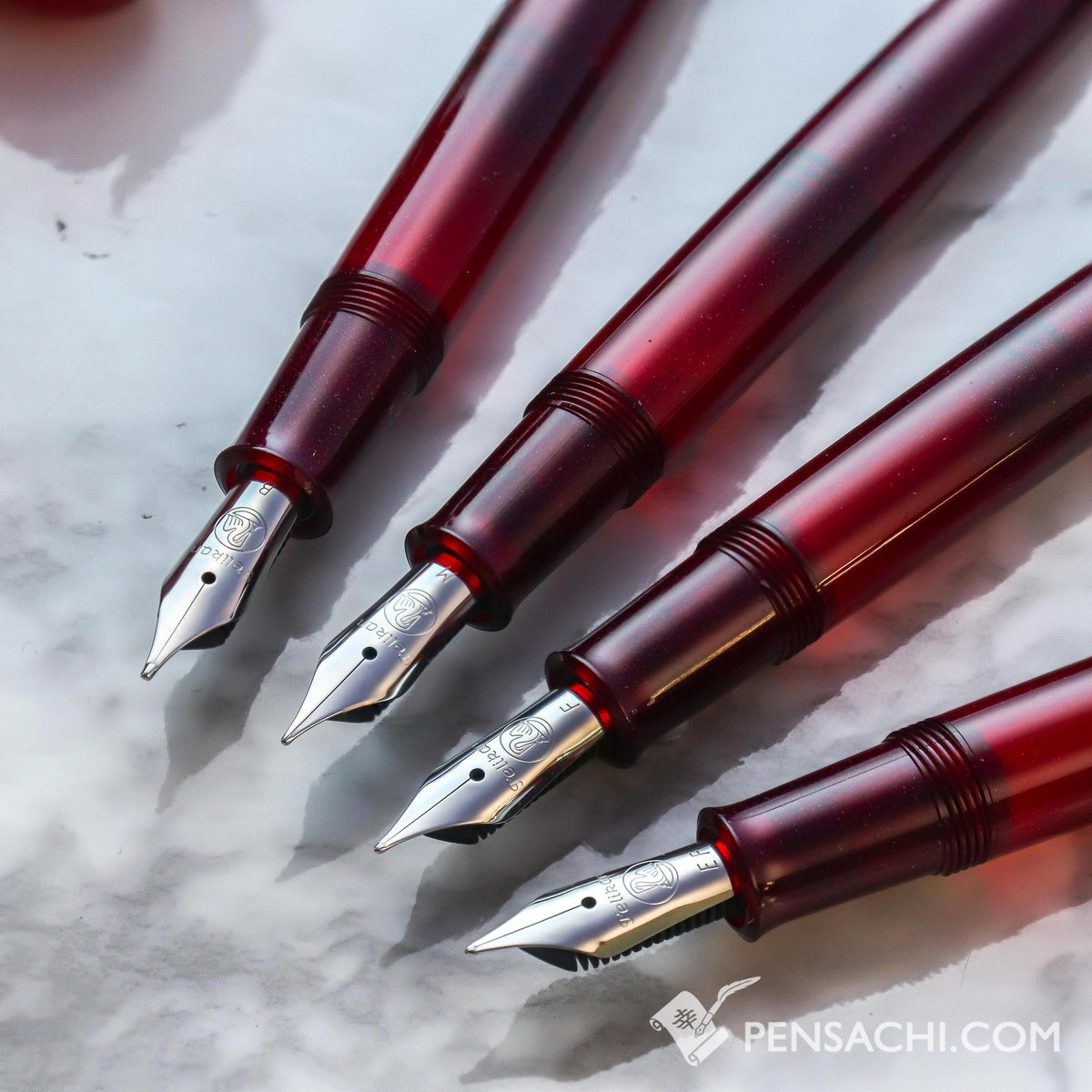 ▪️Pelikan M205 レッド　赤軸　Mnib　美品 PELIKAN Special Edition Classic M205 Fountain Pen - Star Ruby