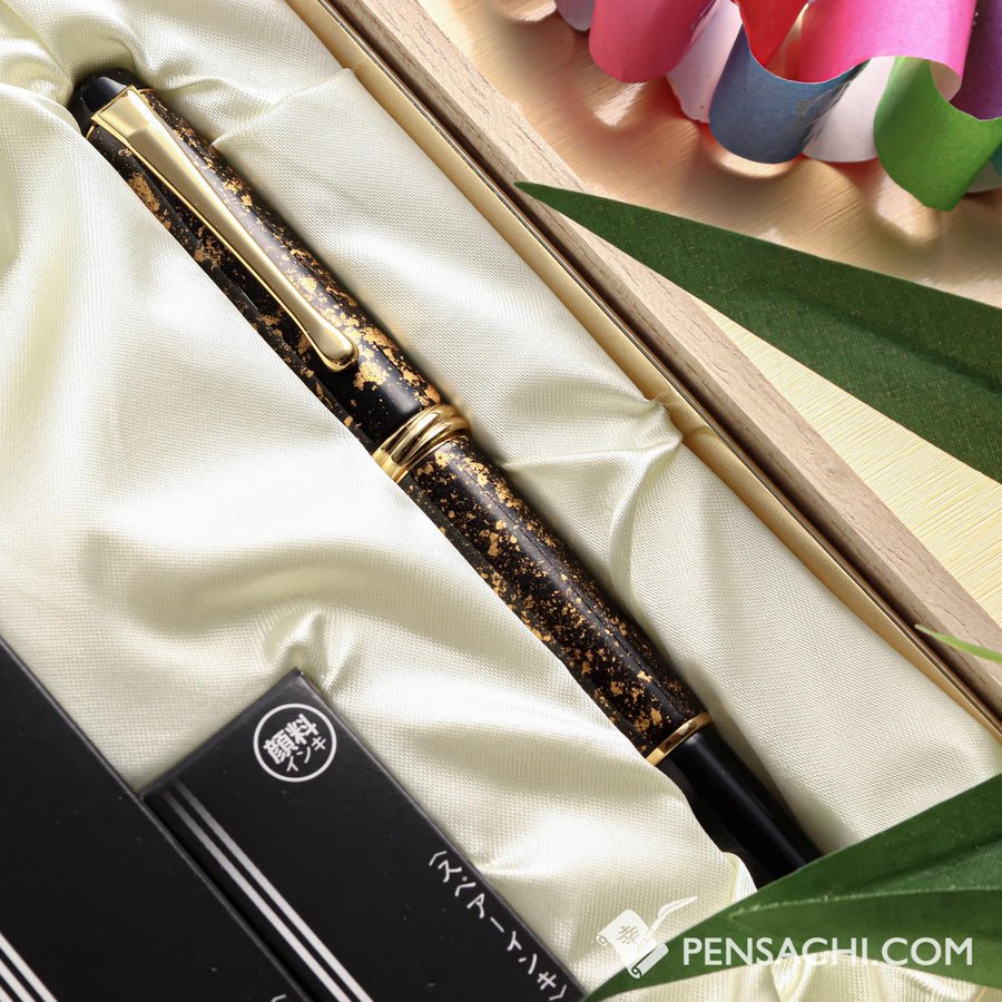 KURETAKE Yumeginga Dream Galaxy Echizen Urushi Lacquer Fountain Brush Pen - Kin Paku Gold Leaf Scattered - PenSachi Japanese Limited Fountain Pen