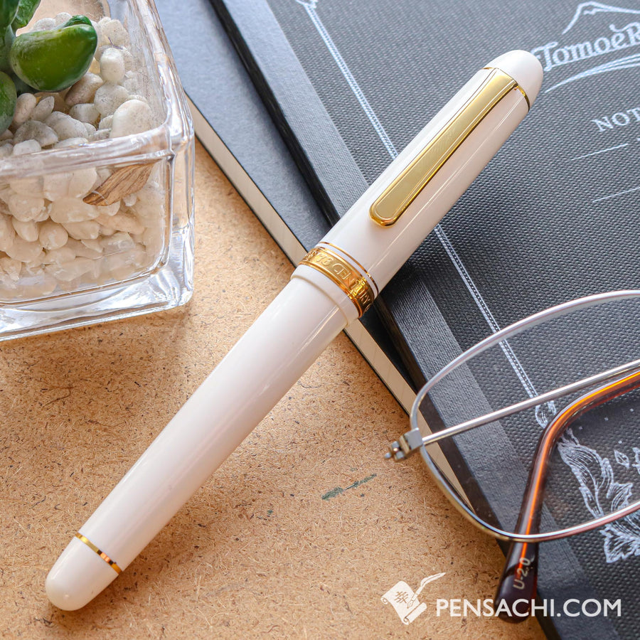 PLATINUM #3776 Century Fountain Pen - Chenonceau White - PenSachi Japanese Limited Fountain Pen